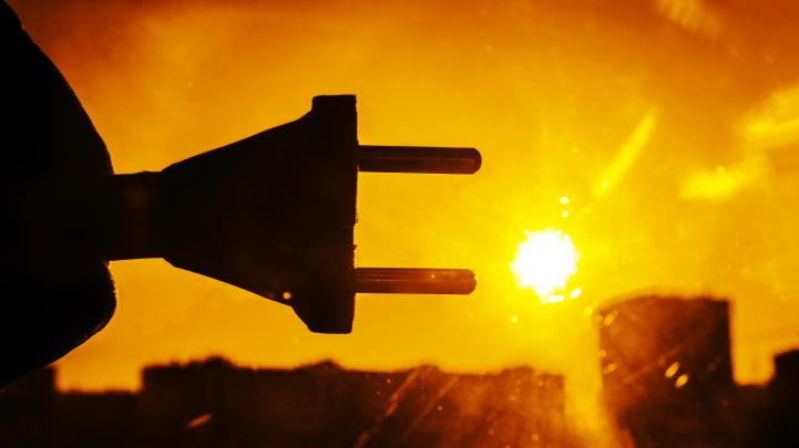 shutterstock_sun-energy-plug-connection-ready-get-613151393
